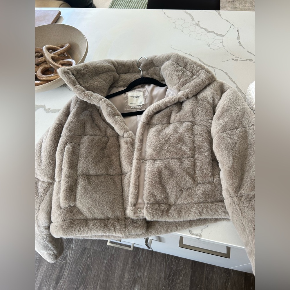 Fur coat Abercrombie NEVER WORN